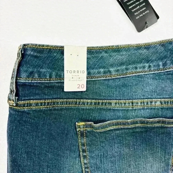 NWT Torrid Vintage Stretch Dark Wash Raw Hem Distressed Denim Shorts Size 20 - Picture 10 of 16